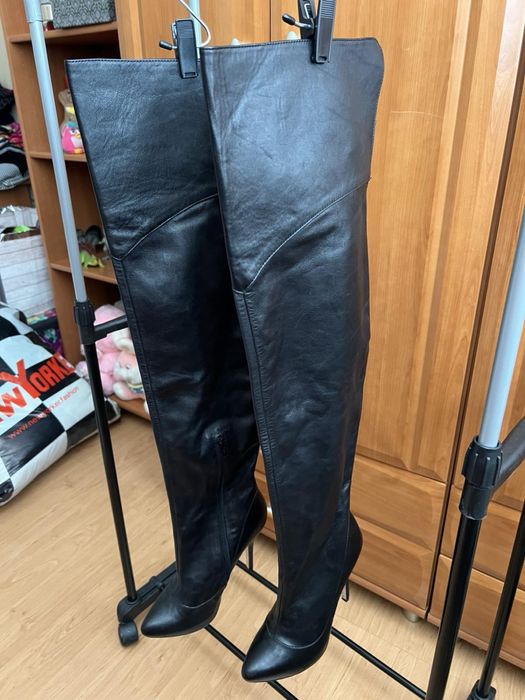 Високи ботуши с ток