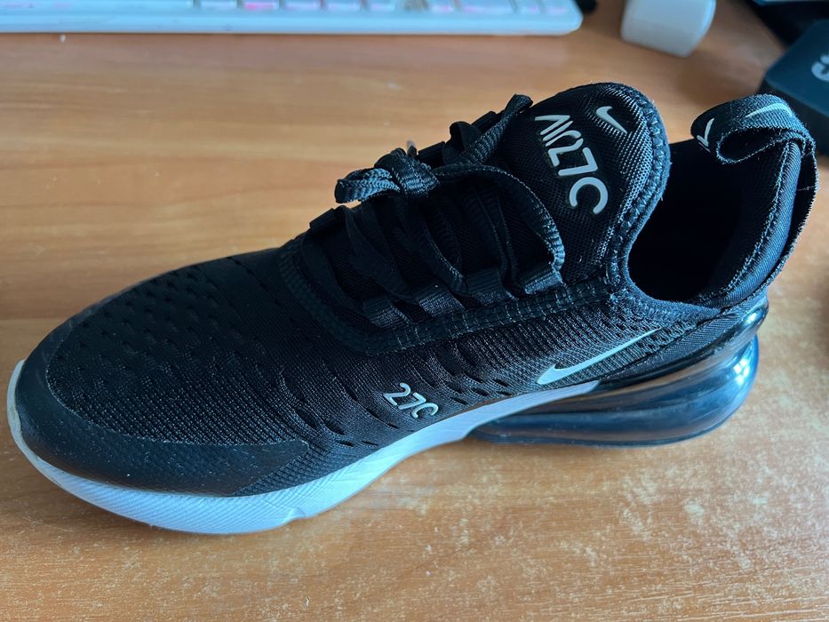 Adidasi nike air max 270