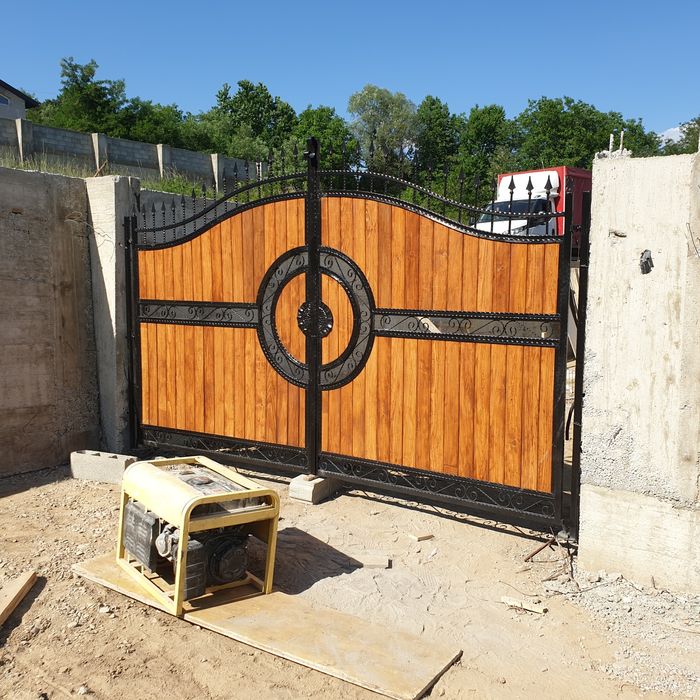 vând balustrad balcon porti gard copertine grilaje  din fier cu lemn