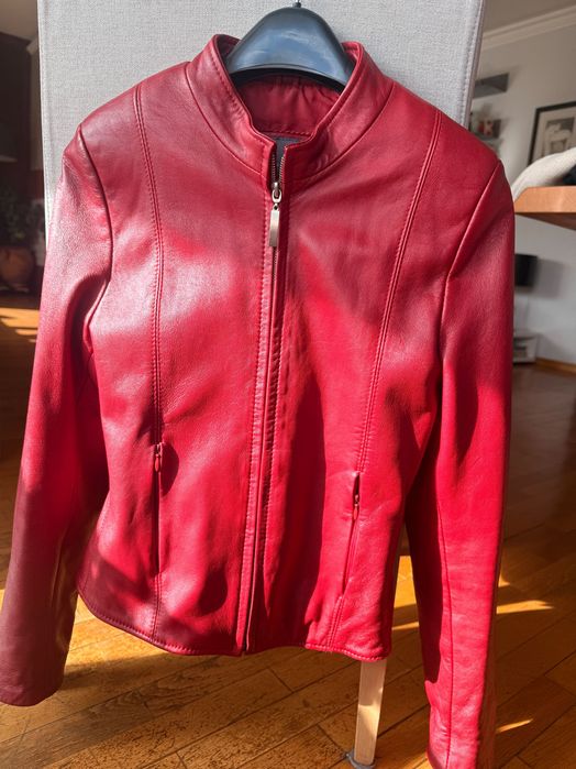Червено кожено яке