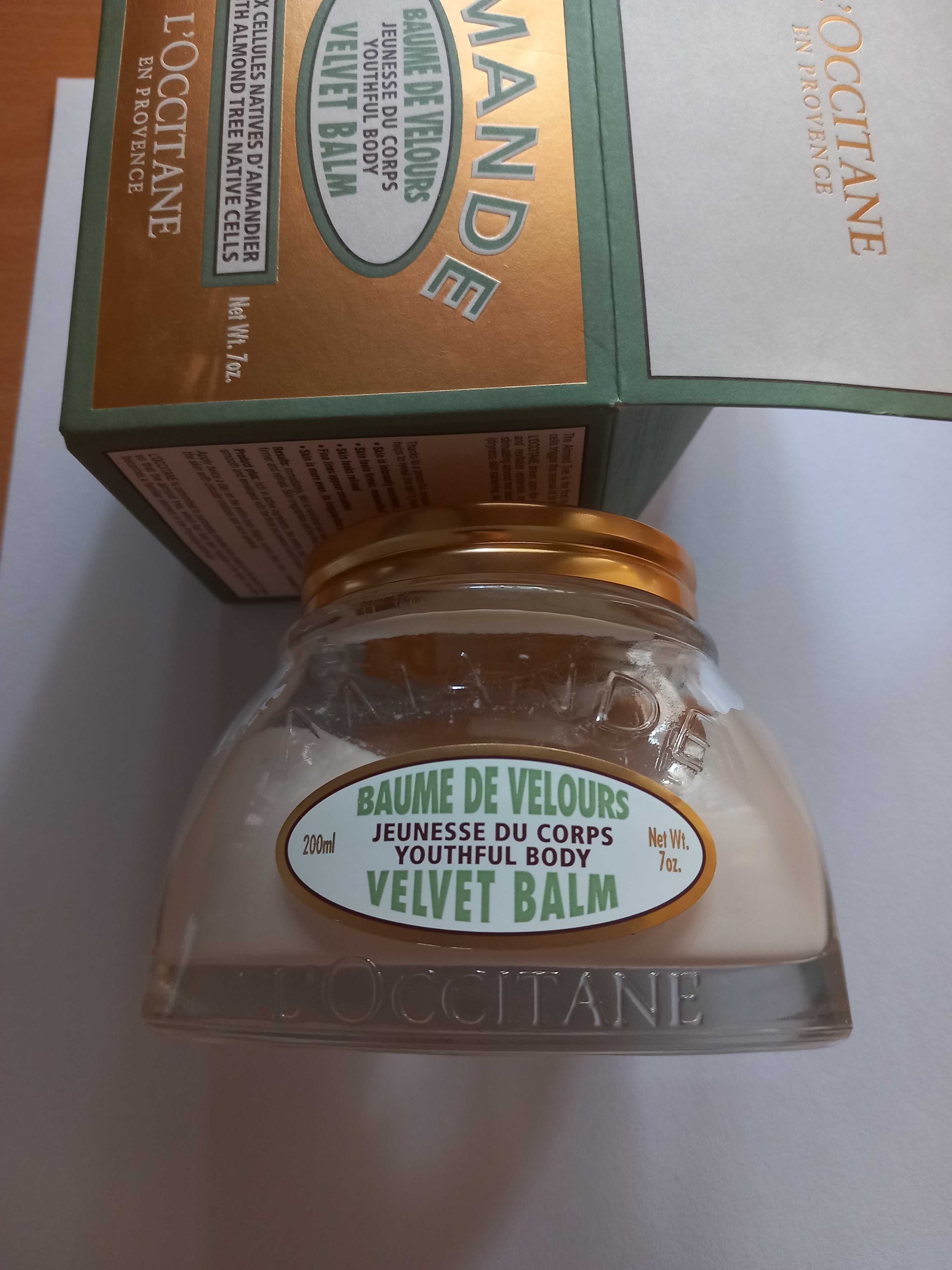 L'Occitane Amande Подмладяващ Бадемов балсам за тяло Baume de Velours