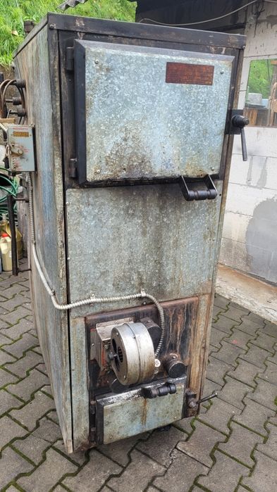 Vând centrala pe lemne