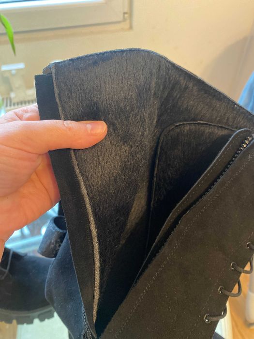 Ghete talpă inalta, negre, din piele intoarsa cu catarame 35, Noi