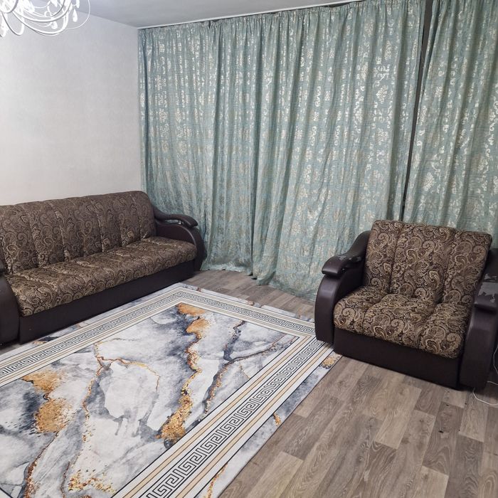 Продам диван , раскладывается как тахта или кровать и есть кресло