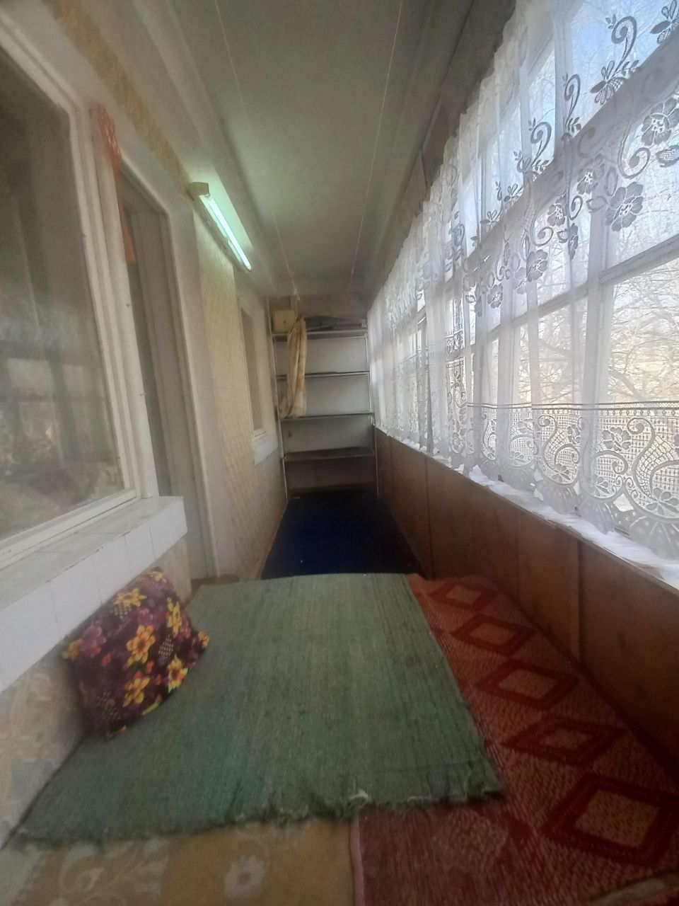 Ijaraga beriladi 2 xonalik kvartira gilam yashash sharoiti yaxshi 3 et