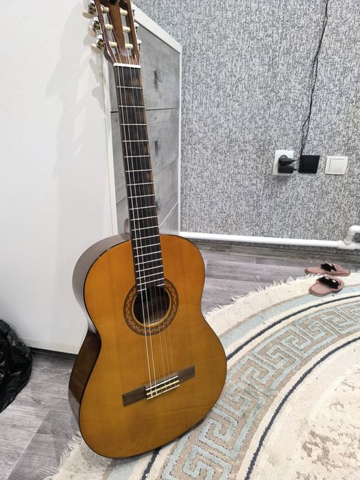 Продам гитару Yamaha C40 в идеальном состоянии