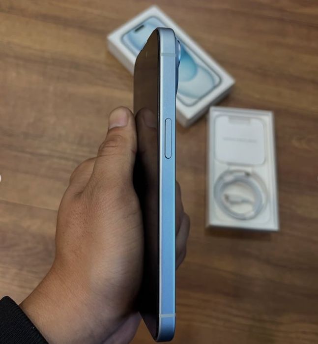 Идеальный iPhone 15 синий цвет с ёмкостью 100%