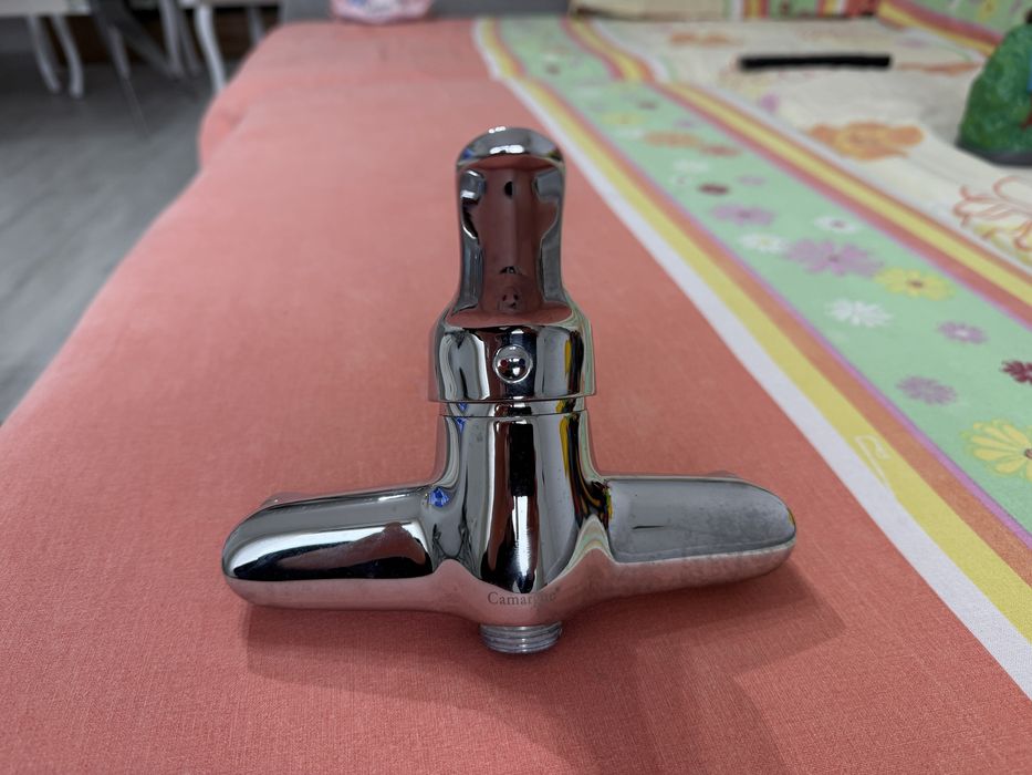 Продавам стенен кухненски смесител Camarque