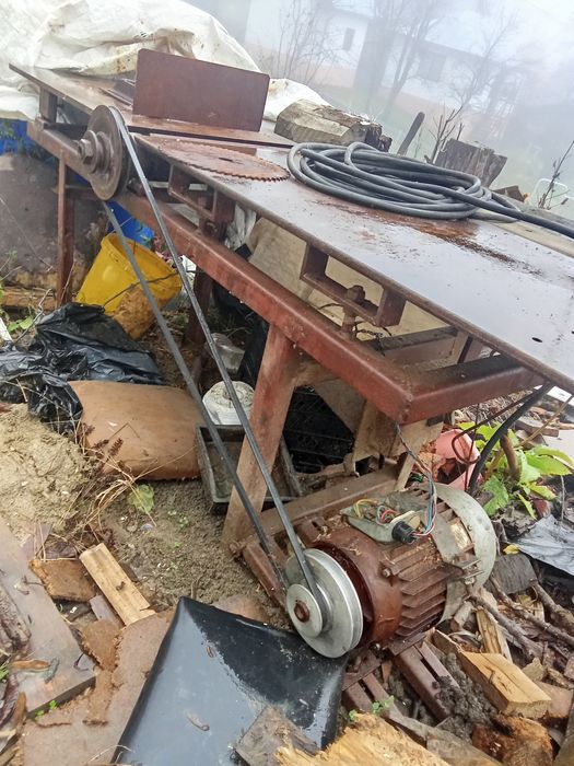 Vând circular cu abric sau schimb cu auto!