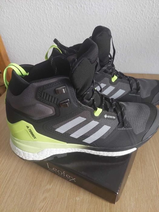 Vând ghete Adidas Terrex