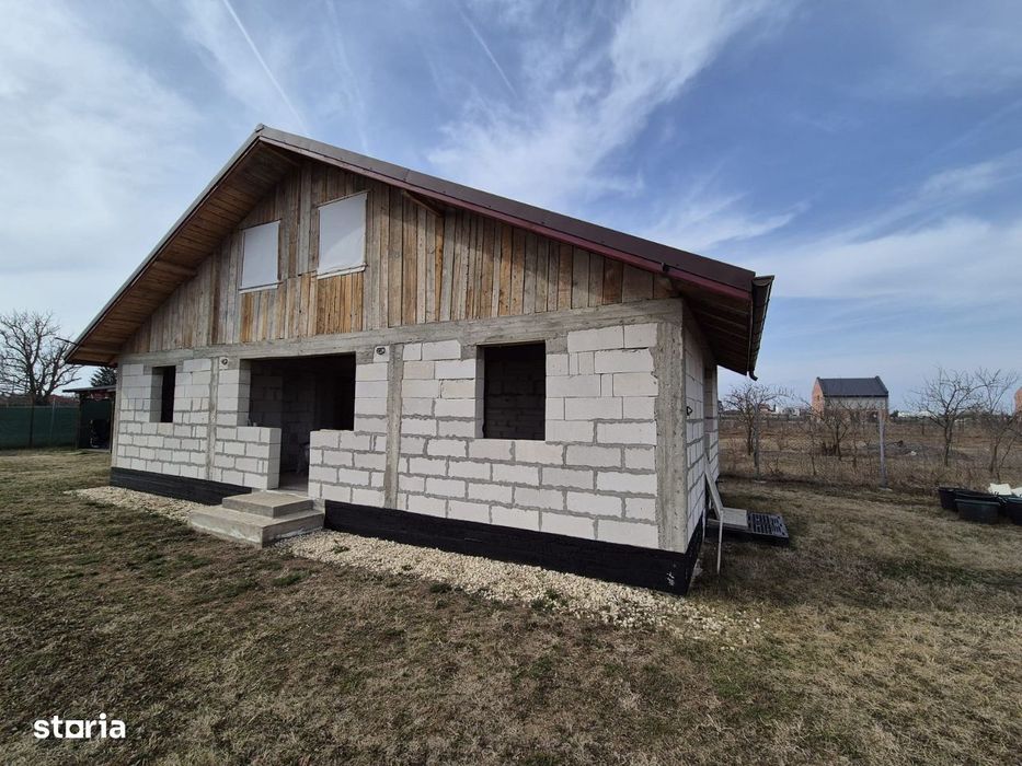 Caciulati, vanzare casa 3 camere la rosu, teren 500mp.