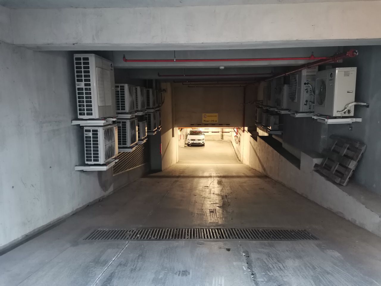 Дава се под наем Гараж / Паркомясто в Варна, Централна поща - 16 кв.м за 102 € - Снимка #1