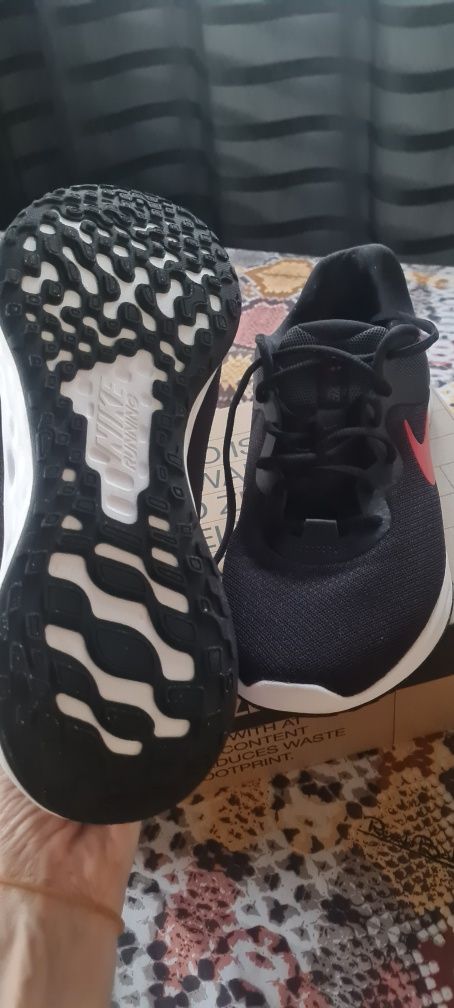 NIKE оригинални маратонки , размер 45 , НОВИ