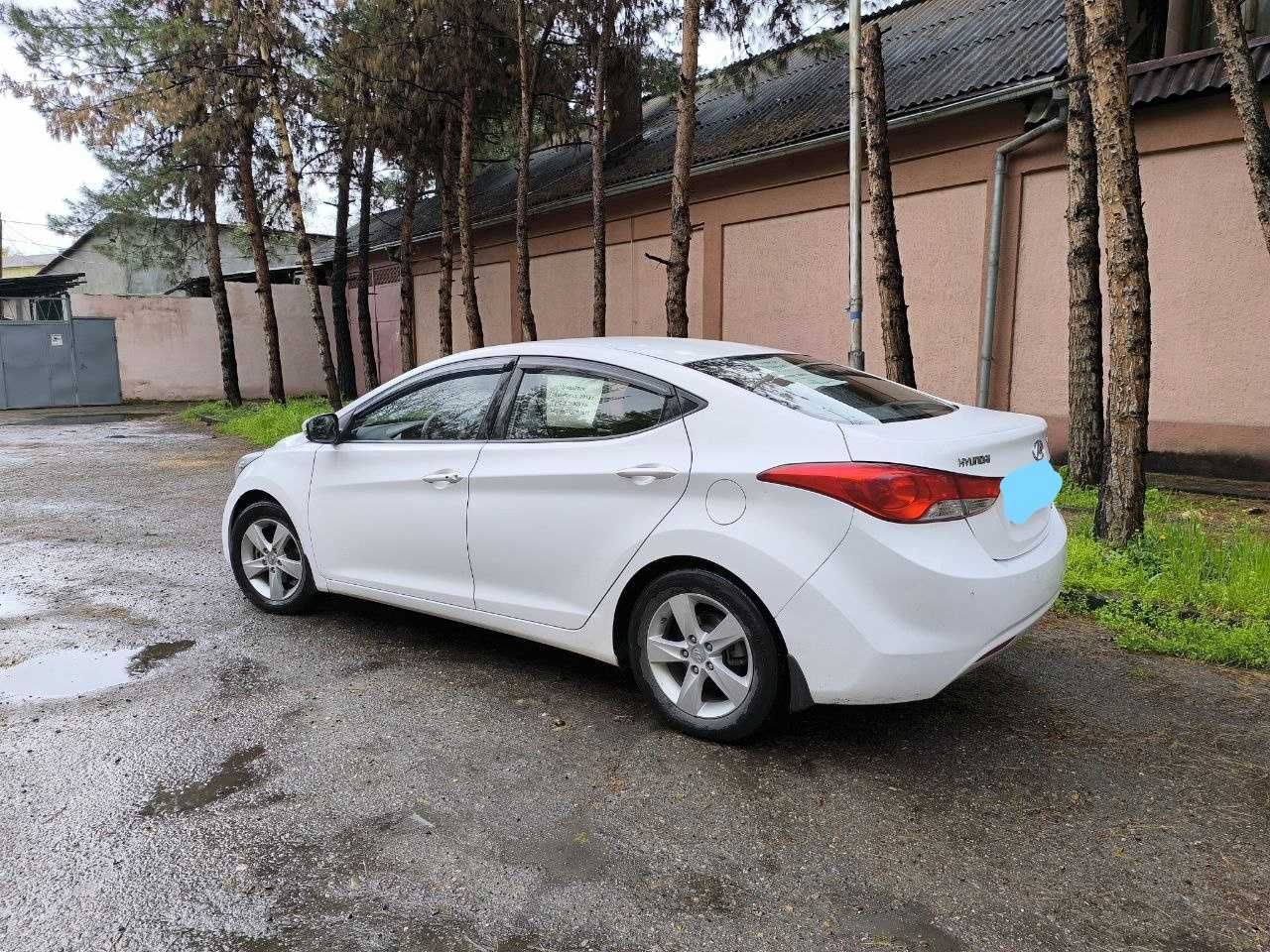 Автомобиль Hyundai Elantra