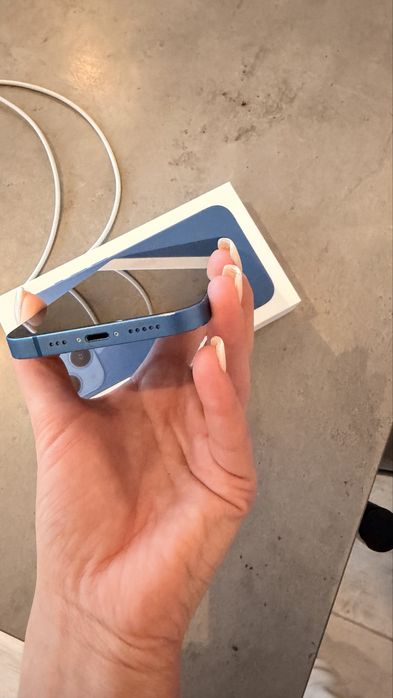 Iphone 13 - без забележки. Цената е крайна
