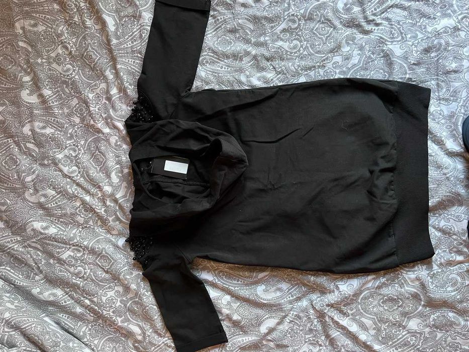 Рокля с качулка и яка