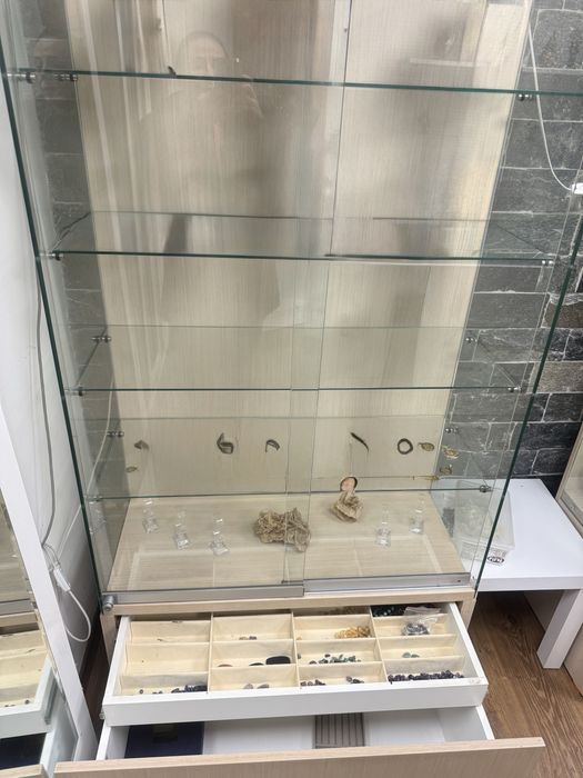 Витрини за бижутерски магазин