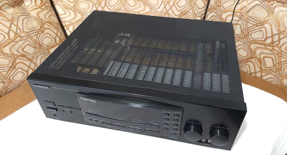 Amplificator cu radio Kenwood KR V8090 5X110 watts