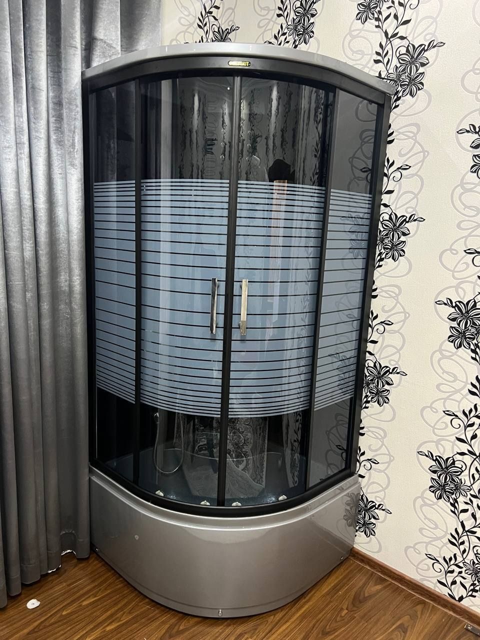 Dushavoy kabina 90x90