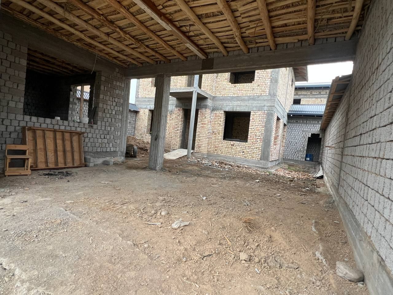 Участка 3 сотихдан 2 та 2 этаждан