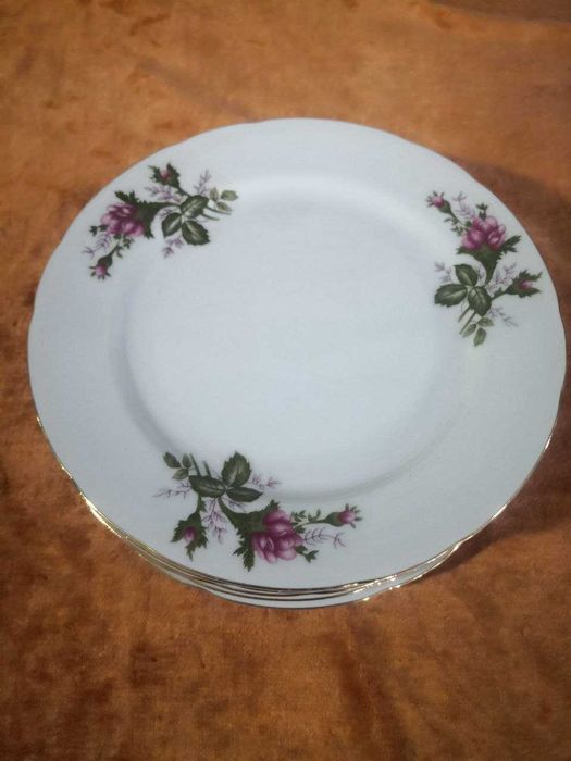 Тарелки импортные , Япония , 12 штук.