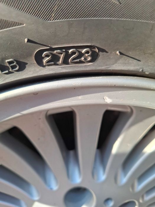 Продавам джанти с нови зимни гуми 225/55/16 за БМВ Е39