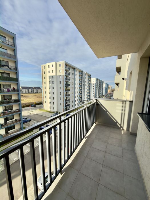 Apartament in zona Tractorul la et 4/8 cu loc de parcare si boxa