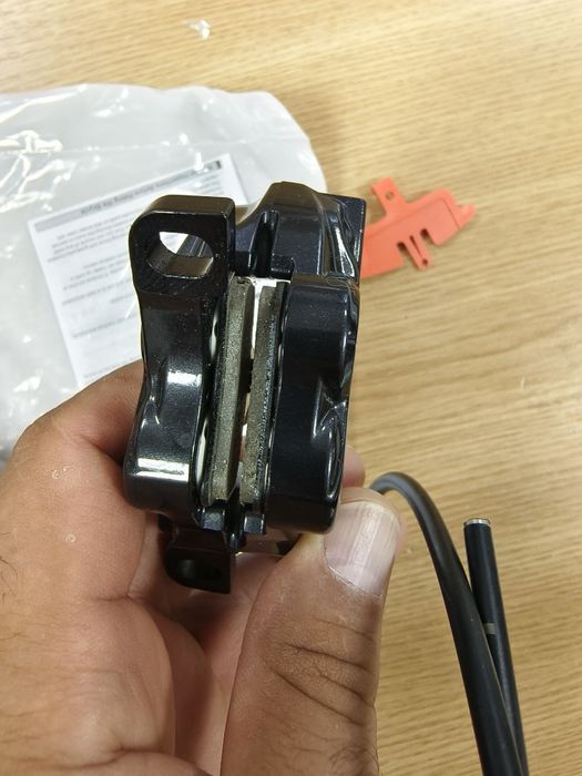 Спирачка предна Shimano Deore BL-M6100/6120 маркуч 950мм Четирибутална