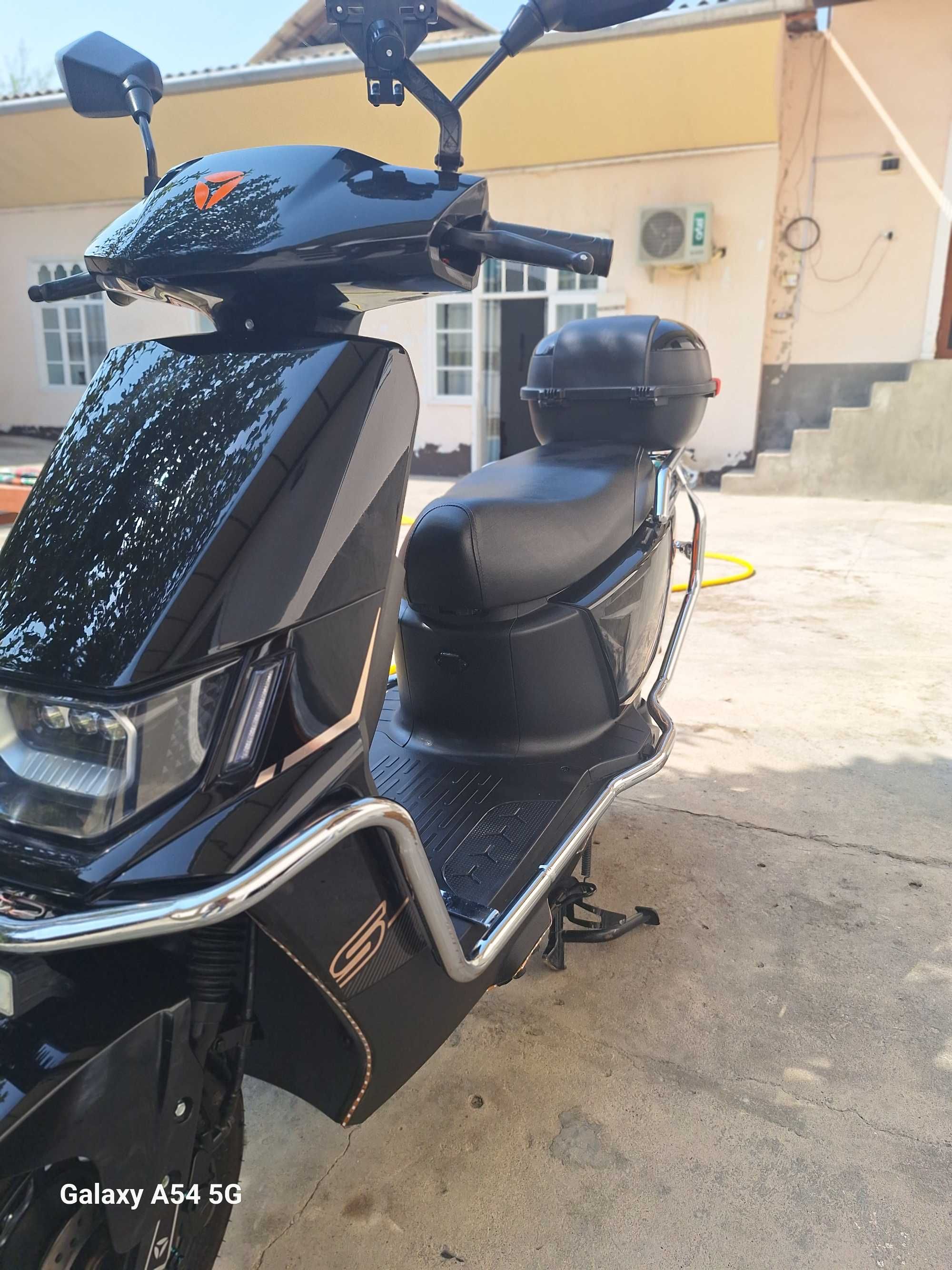 Skuter Yadeya m6 rubin