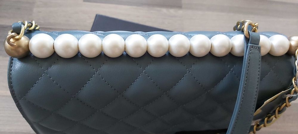 Chanel -естествена агнешка кожа,нова дамска чанта