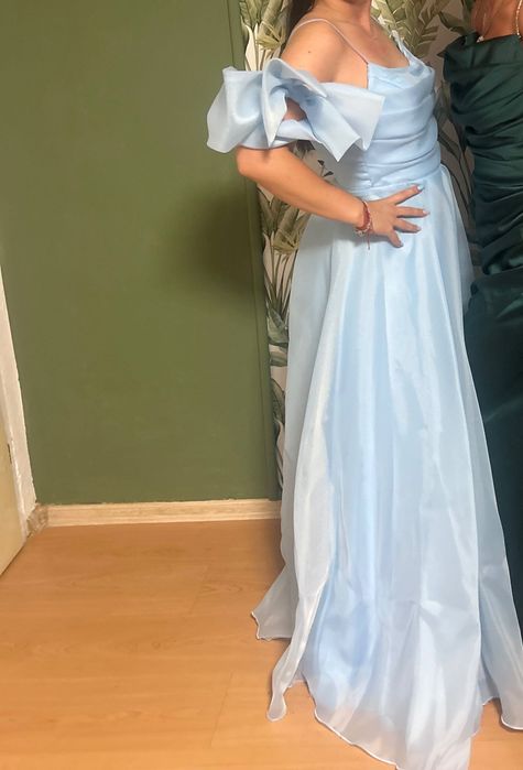 Официална рокля. Бебешко синьо