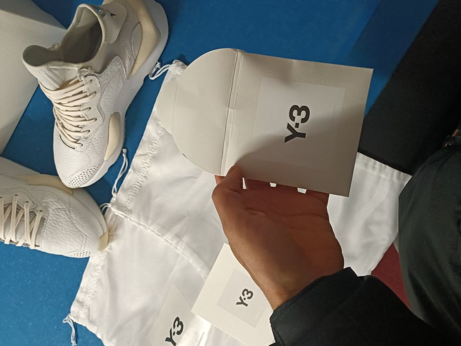 Vând Adidas Y3 purtati o singura data