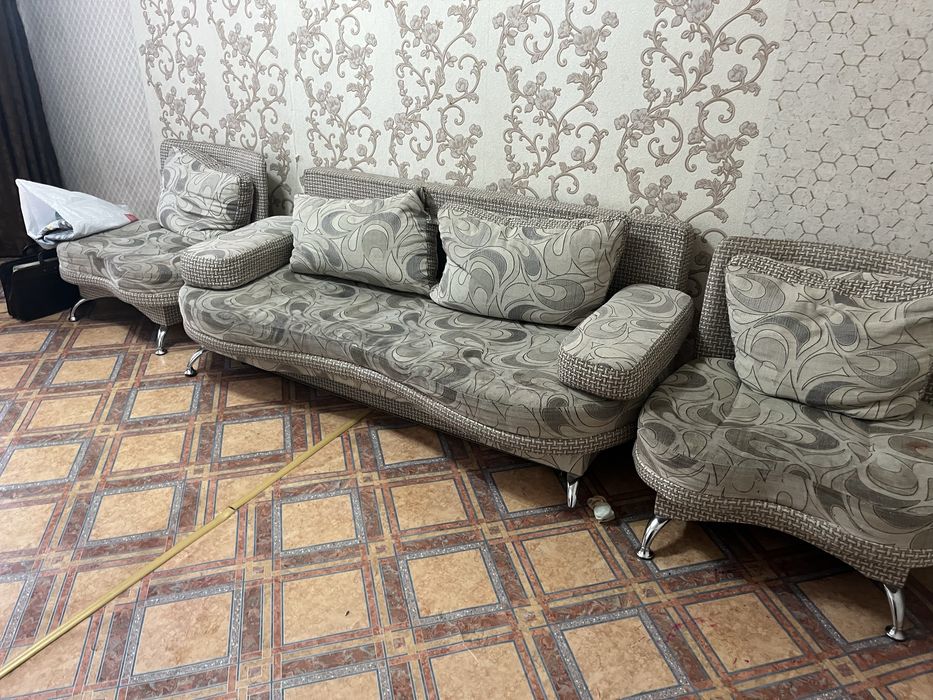 Диван и два кресла