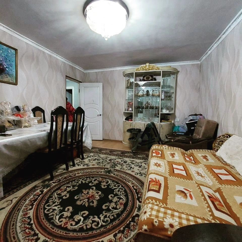 Продается 2-х комнатная квартира в Янгихаёт, Спутник 4, кирпичный дом