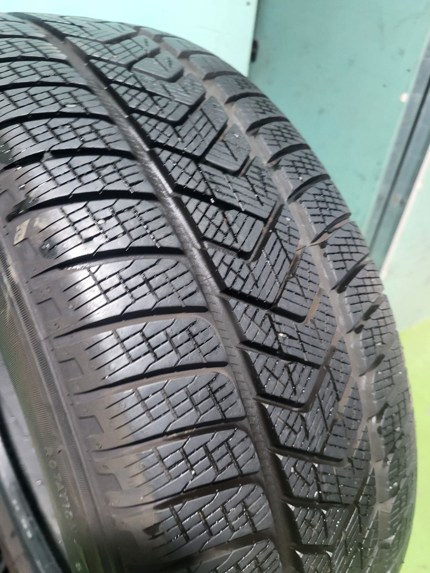 4 бр зимни 235/60/18 Pirelli дот 22г