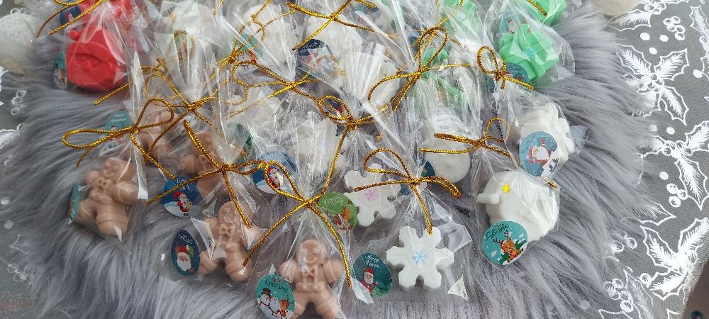 Бюджетни коледни подаръчета Изработени от ароматни сапунчета