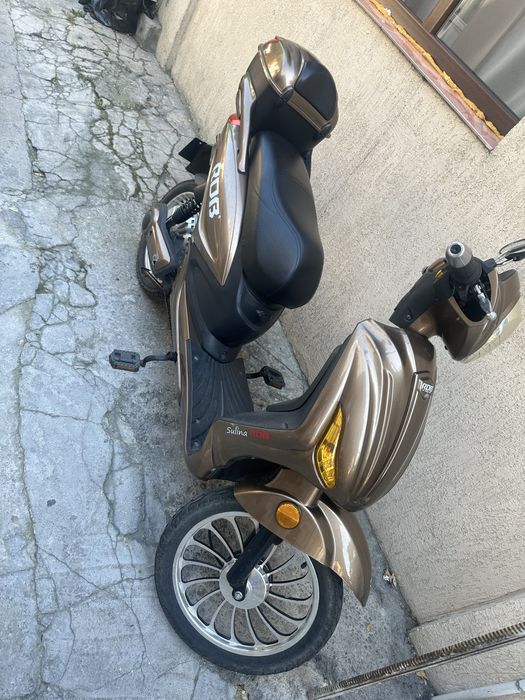 Vand scooter electric 2000 de lei