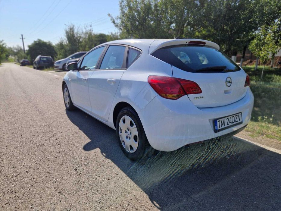 Opel Astra J 1.6 Benzină 116 CP 2010