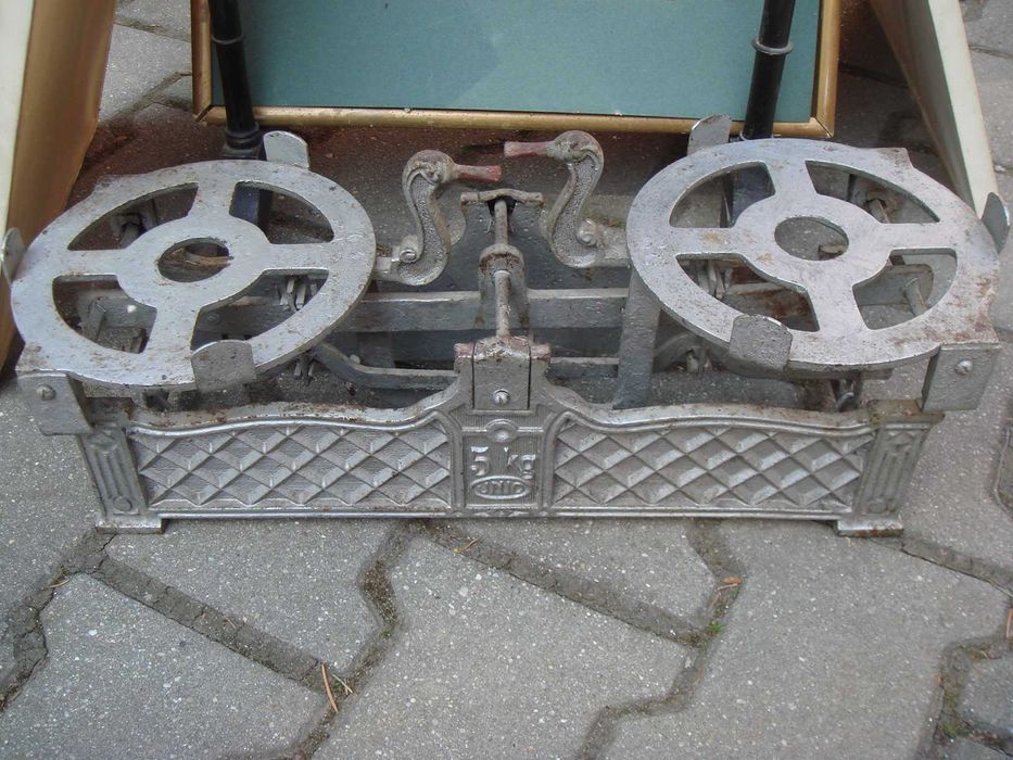 Cantar Metalic Vechi din Perioada Interbelica Vintage Retro