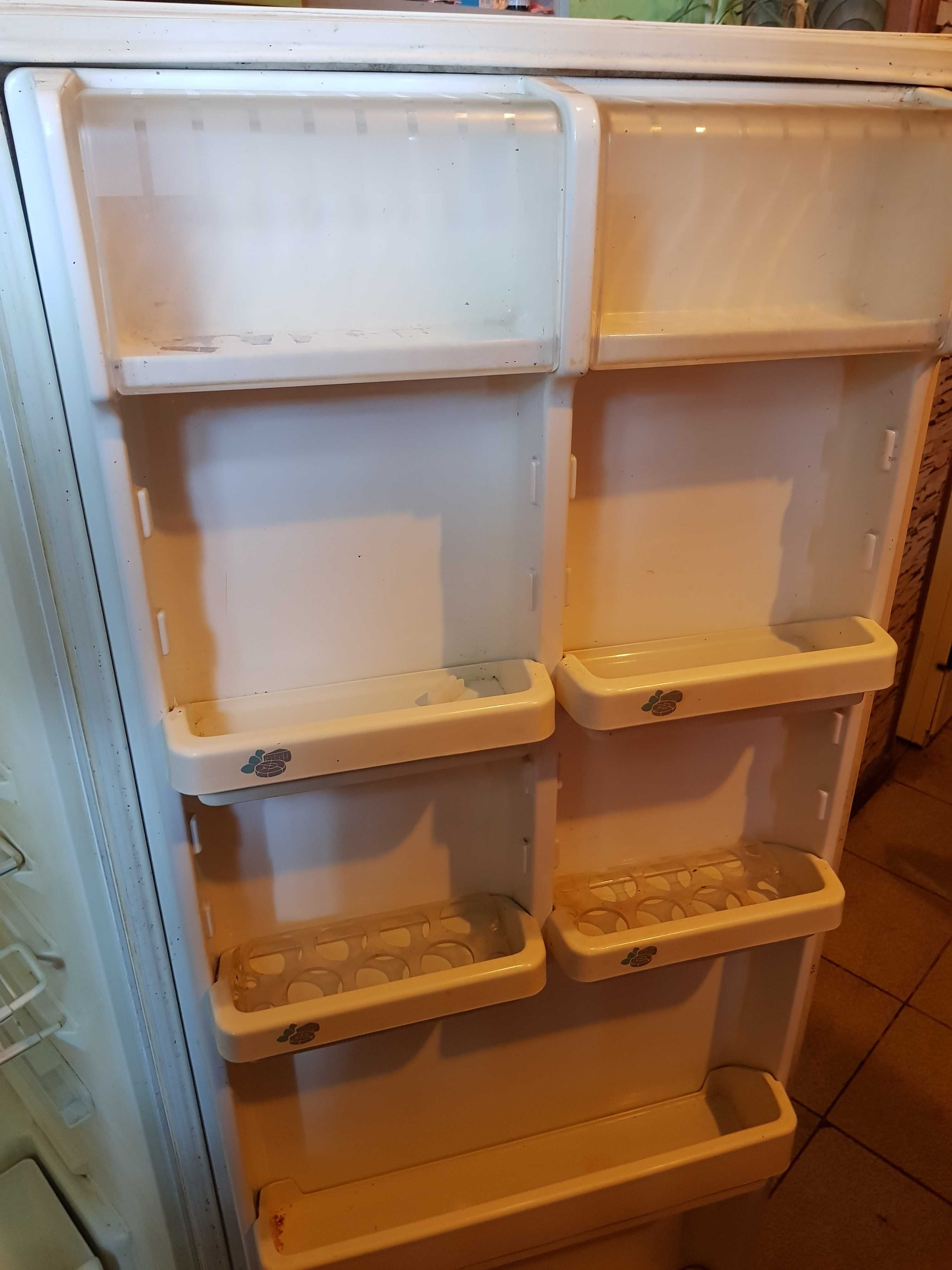 Продам холодильник Indesit