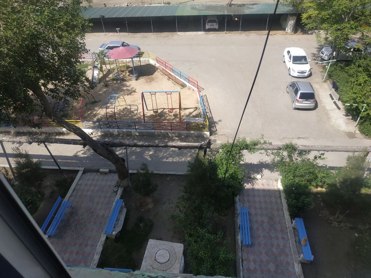 2 xonali kvartira sotiladi
