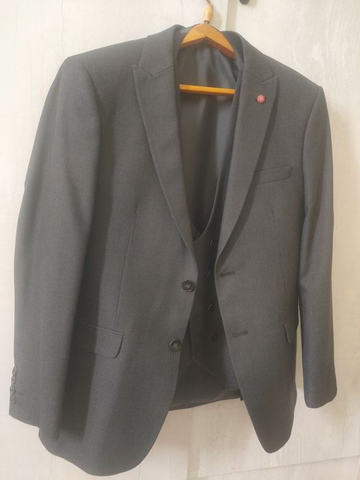 Костюм мужской тройка