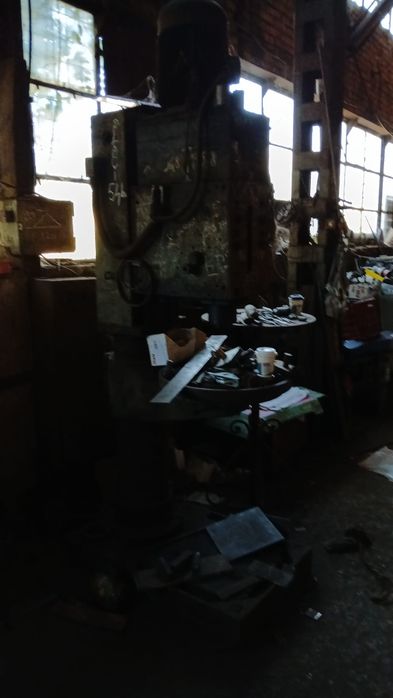 Masina de găurit verticală