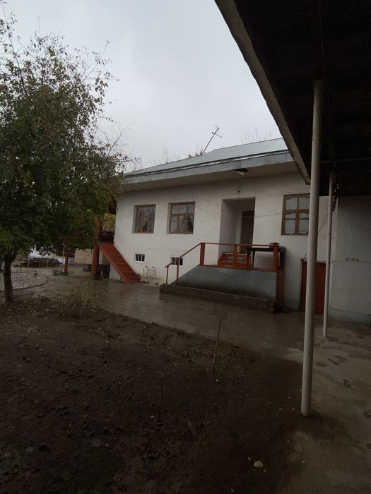 Кең үй, таза аула, жиһаздарымен бірге сатылады!