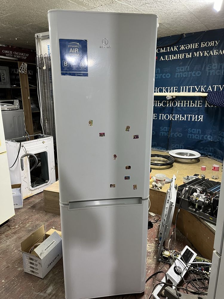 Продам холодильки б/у в рабочем хоршем состоянии
