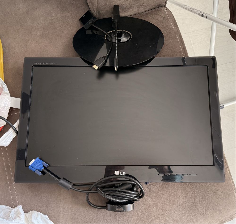 Монитор LG Flatron W2240S 22 инча