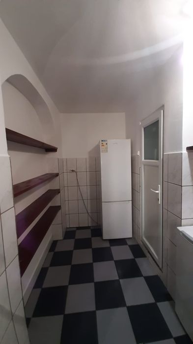 Spatiu comercial - garsoniera de inchiriat - vanzare