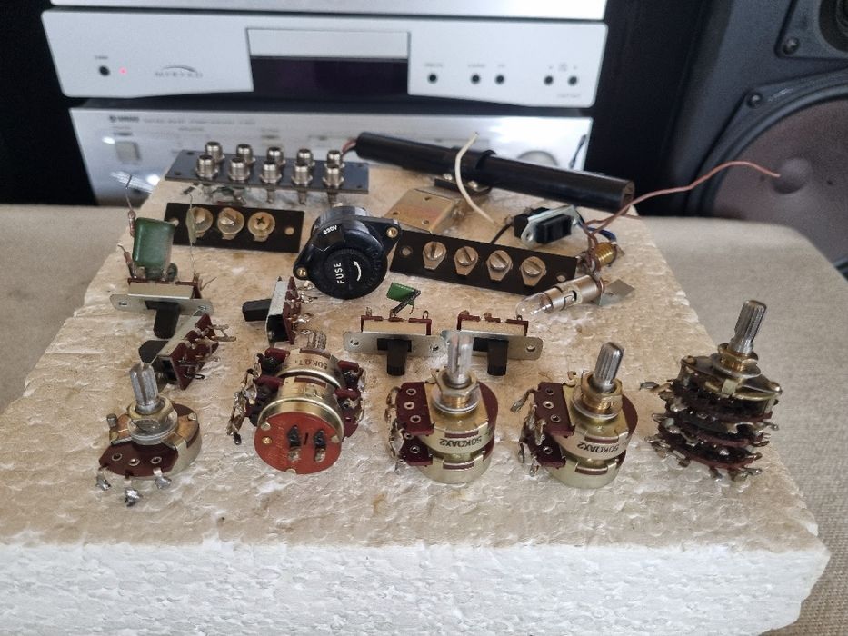 Pachet Potentiometre Alps, Comutatoare, etc. Perfecta stare.