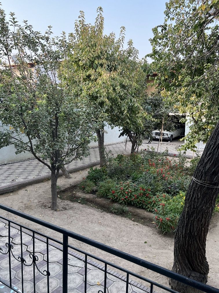 Toshkent shaxar Uchtepantumani 5 sotix xonadon srochna sotiladi