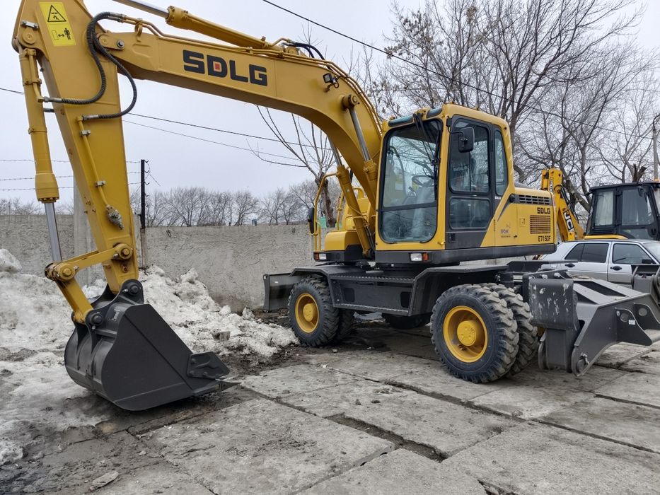 Задам в аренду экскаватор колесный